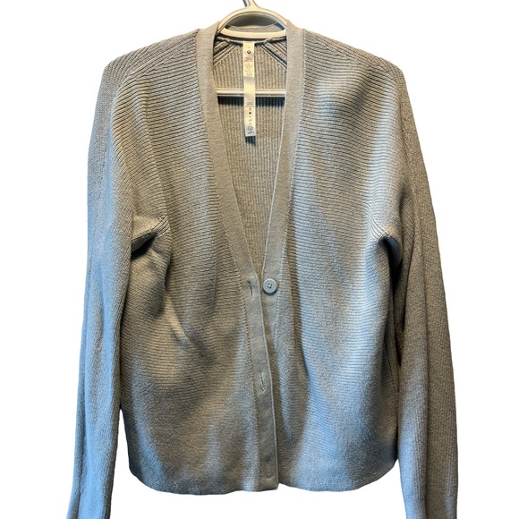 Lululemon sweater size 4 - Picture 1 of 2